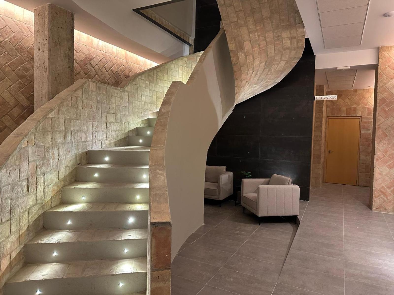 Guastavino By Alma * Valence